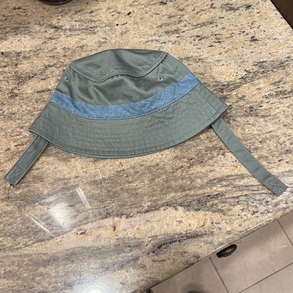Baby B’Gosh (OshKosh) Bucket Hat NEVER BEEN WORN!!!🔥